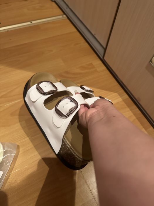 Продам новые шлепки.