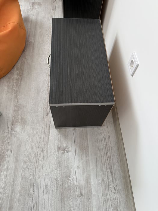 Продавам 2 шкавчета