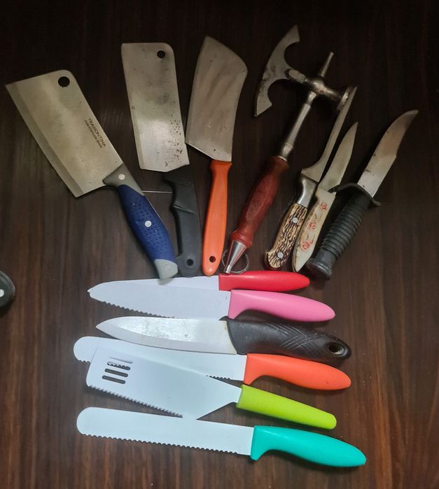 Cuțite folosite dar în stare foarte bună.