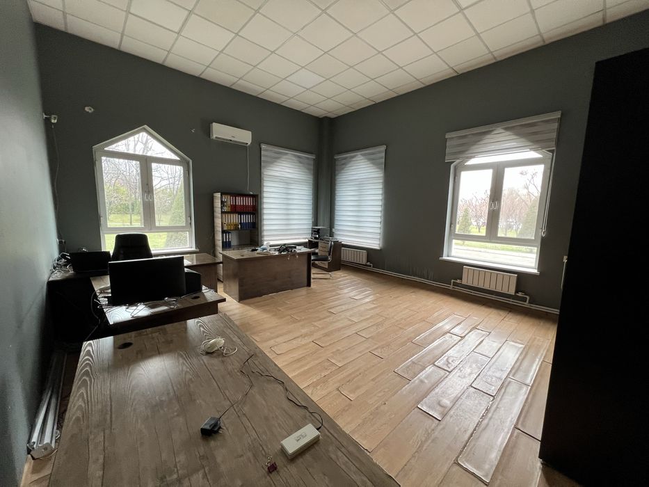 Аренда под офис 120кв м, 1 минут от Метро Миллий бог, Дружба 4 комната