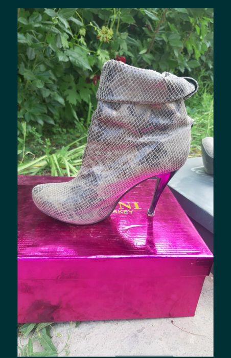 Срочно продаю полусапожки рр 36 б/у