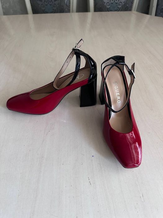Каблуки красные,кожа
