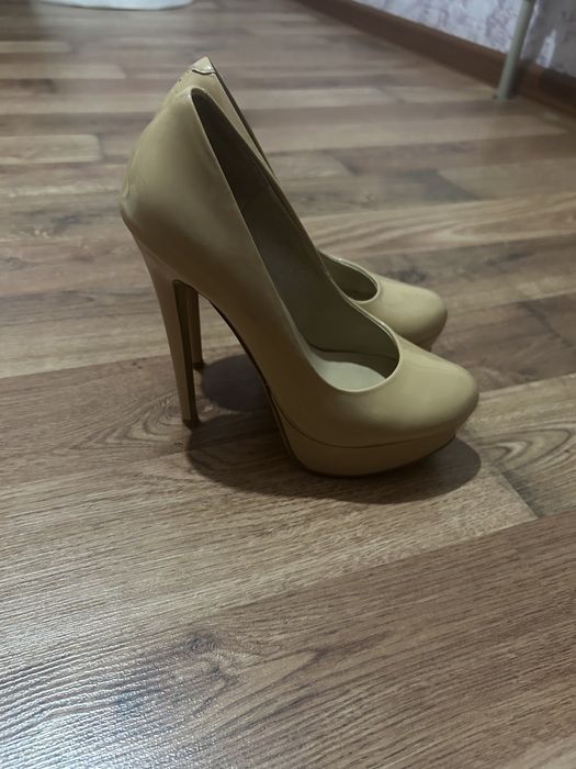 Туфли на каблуке