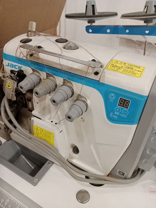 Оверлок промышленный.