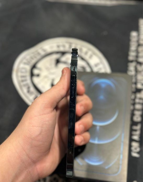 Продам айфон 12 про