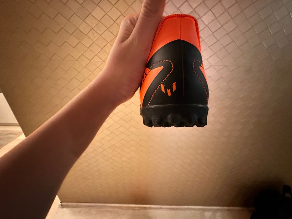 СТОНОЖКИ НА ADIDAS 38 размер са идеални за футбол