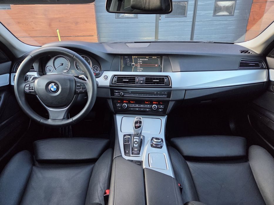 BMW F10 / Seria 520 Diesel  / Trapa / Xenon  / Scaune  Confort