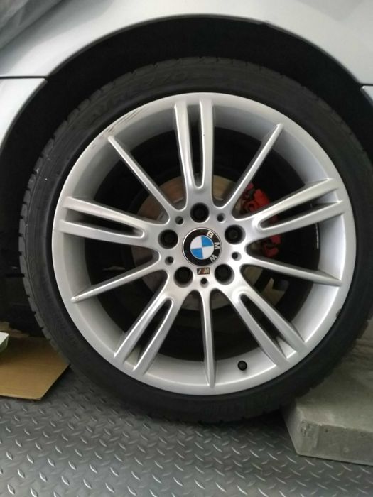 Продавам джанти за BMW 3-series Style 193, Спорт пакет 8J 18' ЕТ34 и 8,5J 18' ЕТ37 5х120 централен отвор 72,6 с гуми 225/40/18' и 255/35/18' ДОТ хх23.