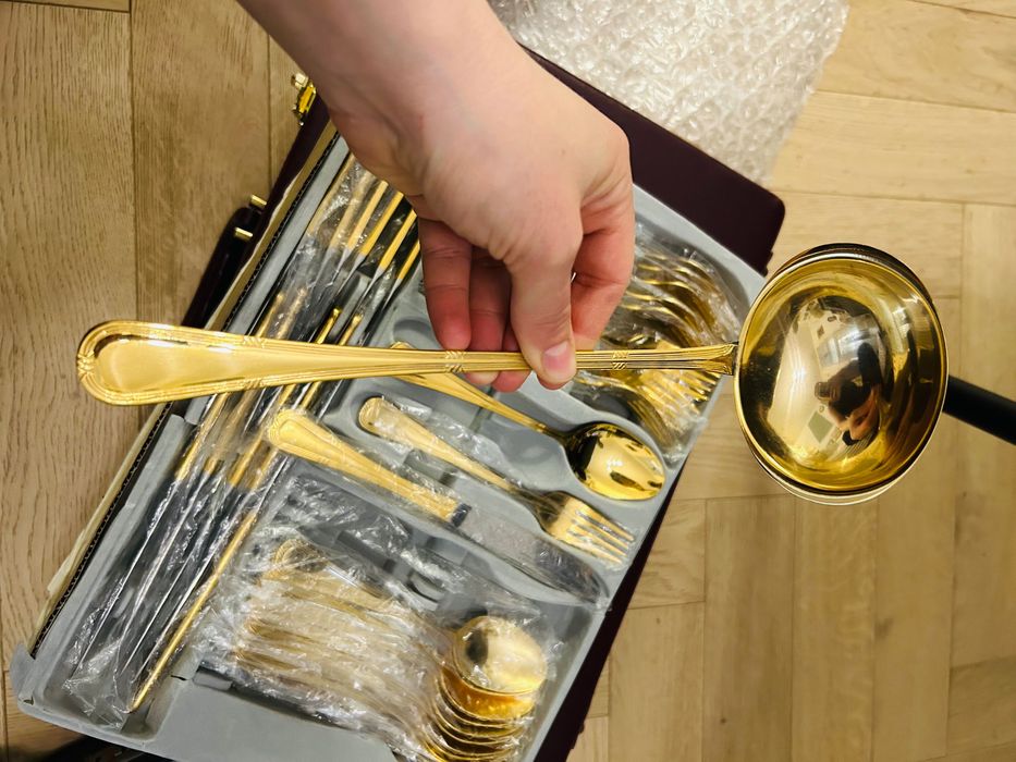 Set tacâmuri( linguri, furculițe, cuțite, tacâmuri pt servit) pt 12 persoane