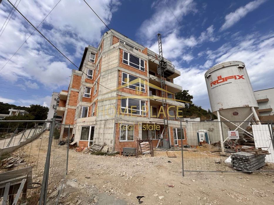 Двустаен апартамент  с паркомясто в кв. Виница