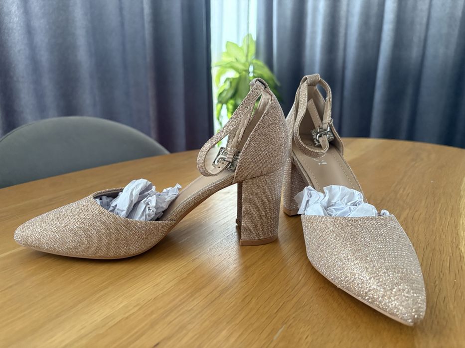 Обувки, 36 размер за повод