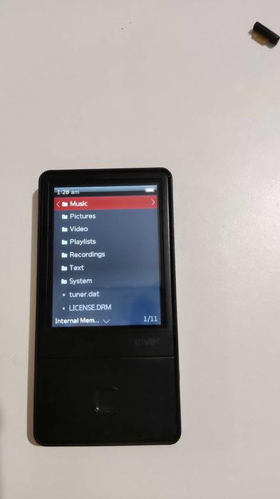 iRiver E100 - FLAC MP3 player, difuzoare, slot SD, video, inregistrare audio, radio FM