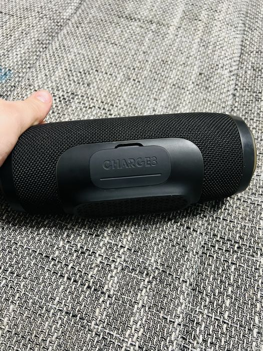 Vând boxe JBL Flip 4/ Charge 3