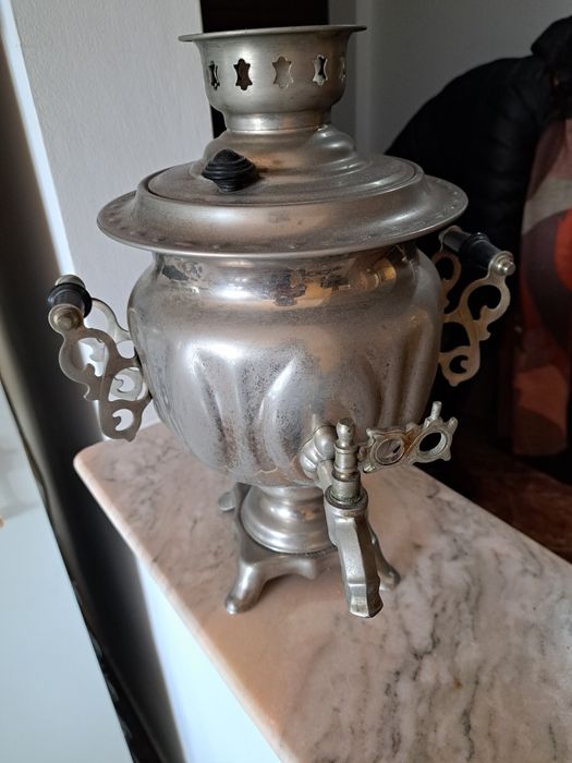 Samovar rusesc pentru ceai