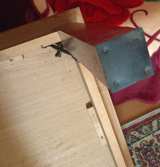 Продам стол, для дома, подарки, для кухни.