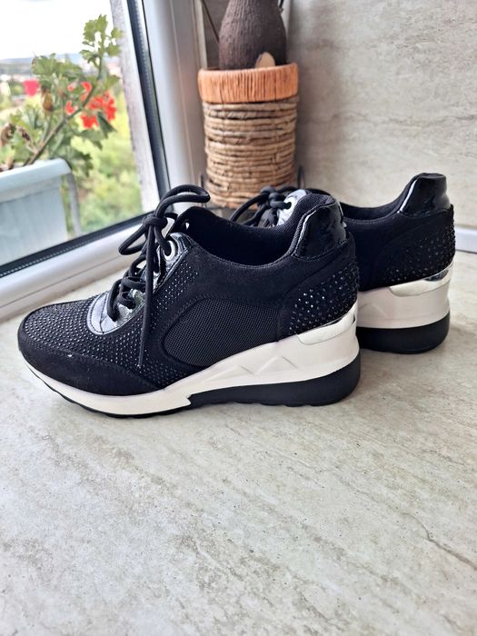 Дамски обувки номер 37