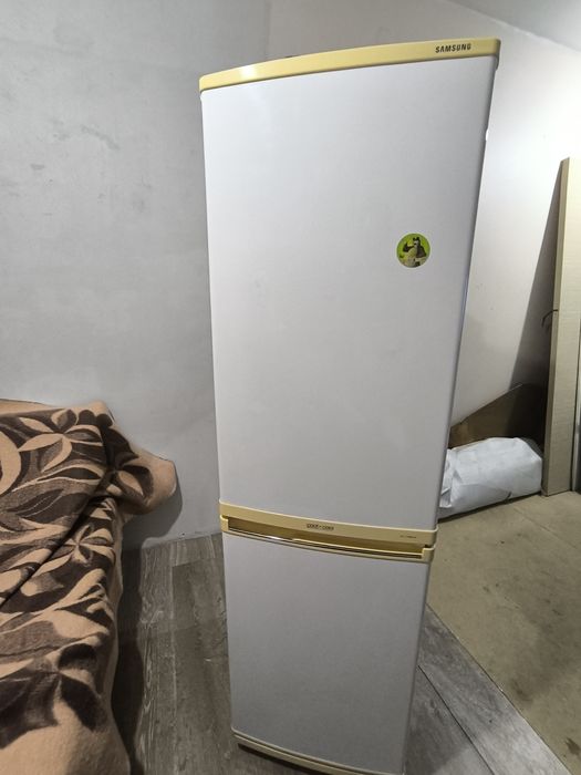 Продаю холодильник Samsung