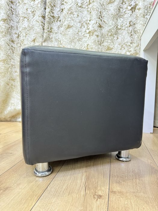 Пуф черный б/у 50х50см