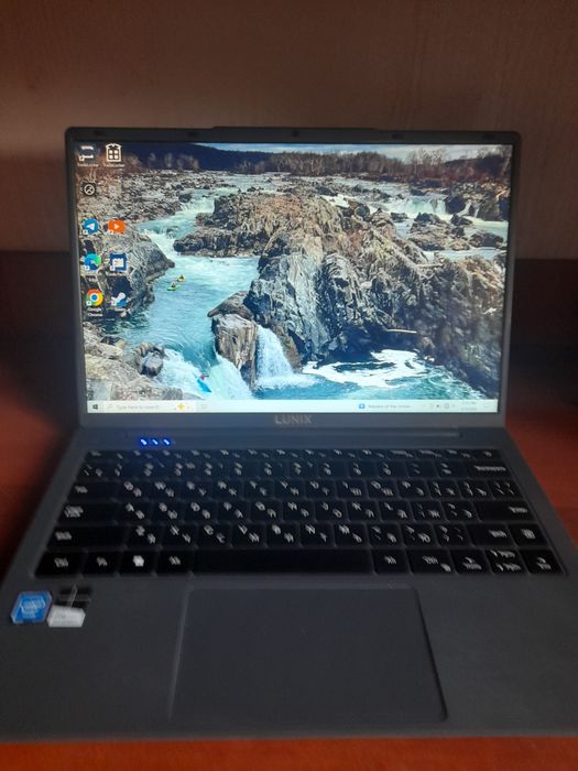 Noutbuk sotiladi – 12GB RAM, SSD, yaxshi holatda