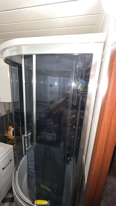 Душевая кабинка большая