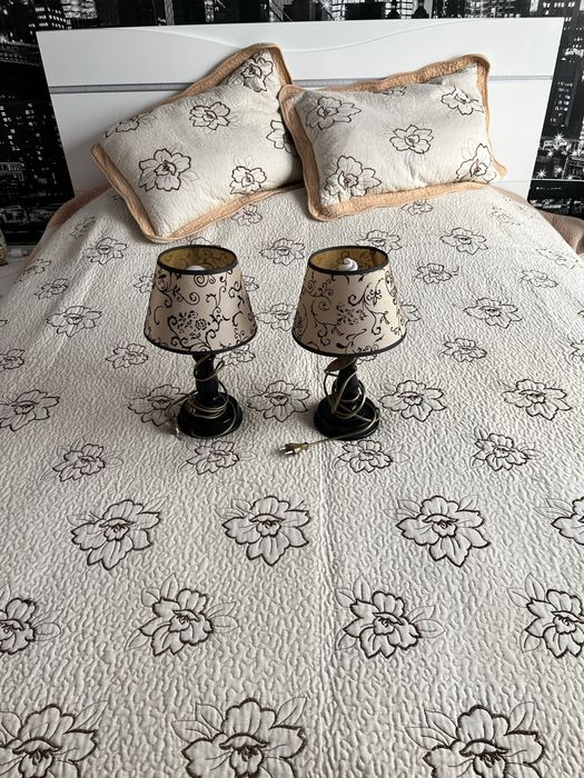 Продавам шалте запспалня в комплект с две нощни лампи