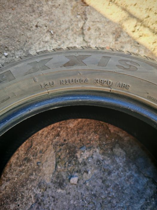2 зимни гуми Maxxis 205 55 16