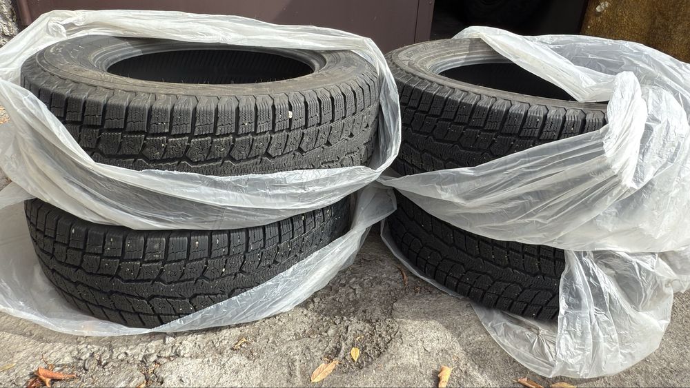 Продам шины toyo r17 65/235