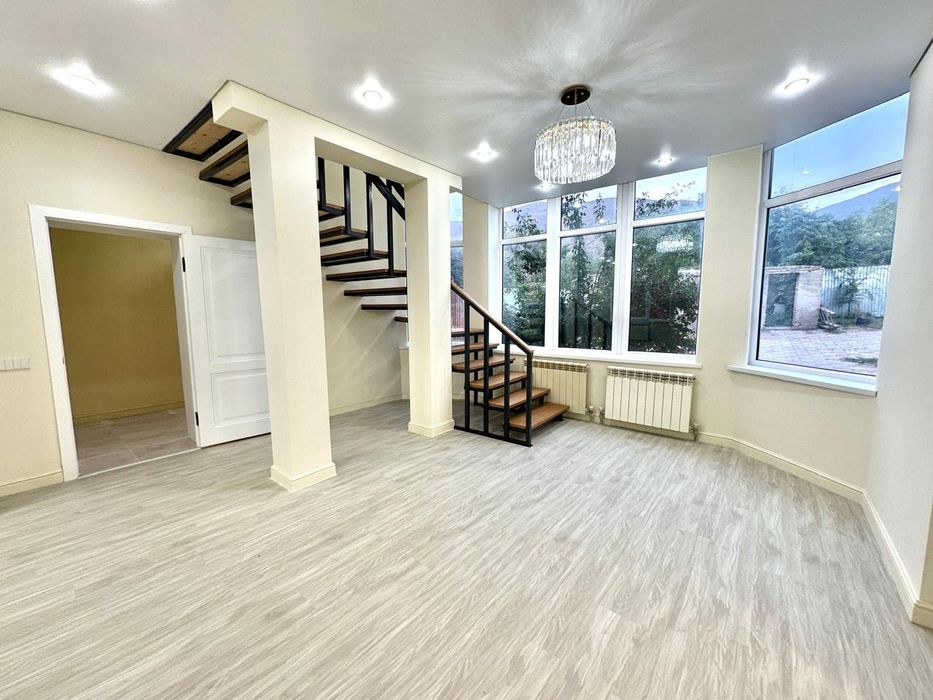 Дом с ремонтом двухэтажный с подвалом