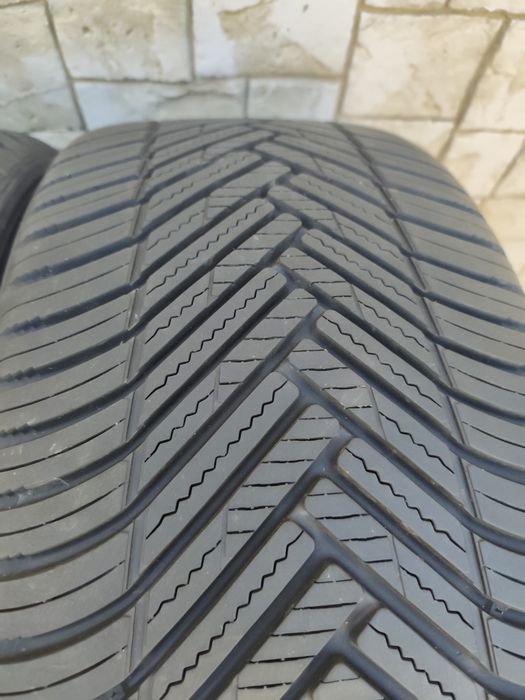 Всесезонни  гуми Hankook 245/45/17