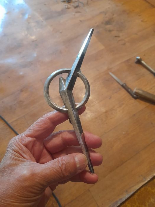 значок уаз продам