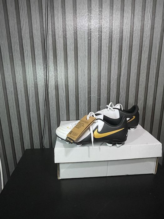 Ghete de fotbal nike