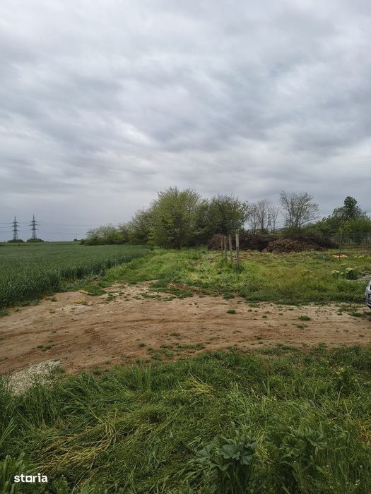 Teren intravilan de vânzare, 2067mp, utilități