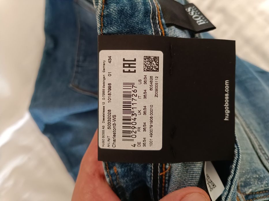Blugi HUGO BOSS noi cu etichetă
