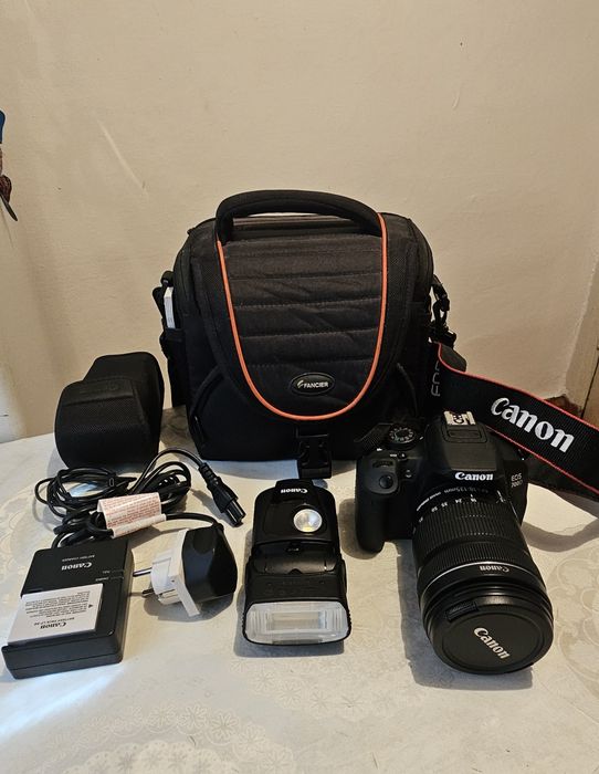 Canon EOS 700D + 18-135 + Speedlite 320EX + сумка.