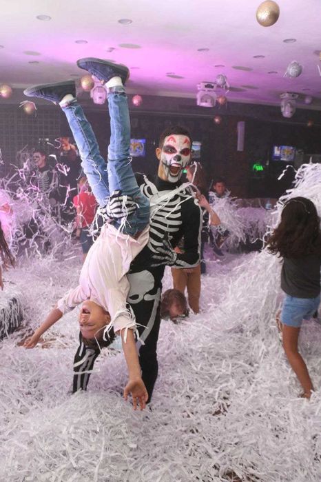 Бумажное шоу с Аниматорами