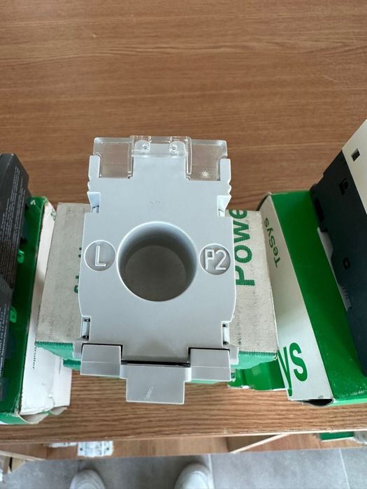 Transformator de curent Schneider Electric 16453