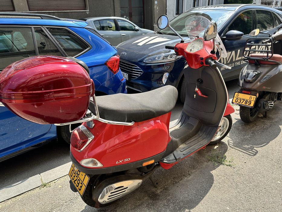 Scuter Piaggio Vespa LX-50 rosu, cu kit Mallossi fara limitator (70 km/h), topcase si parbriz