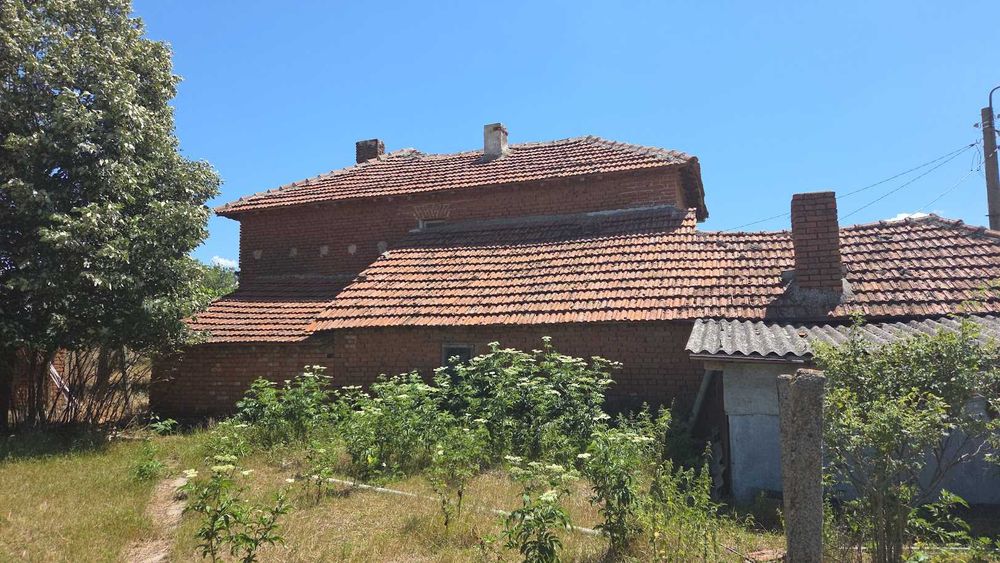 Къща с голям двор 6700 кв.м. за 29999 евро в с. Шарково от СОБСТВЕНИК