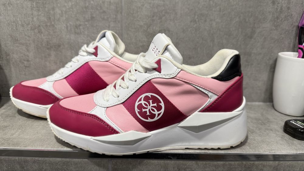 Обувки Guess 39 номер