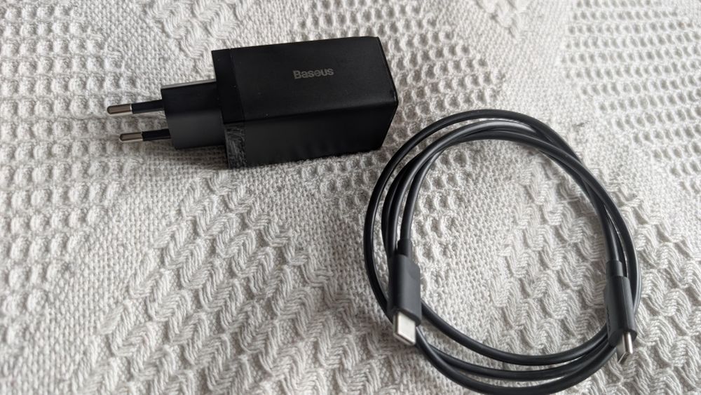 Baseus GaN 65W бързо зарядно с кабел за Samsung, Apple и др.