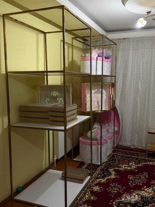 To‘y saloni va sovg‘alar do‘koni uchun витрины, стеллажи, коробки