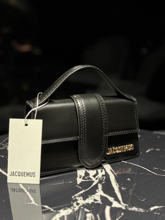Истинско бижу на JACQUEMUS