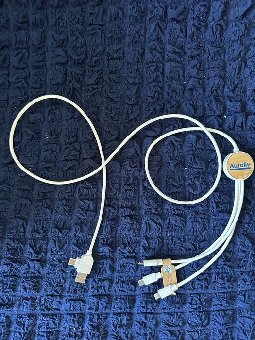 Cablu Autoliv cu multe capete micro usb, USB-C, Lightning