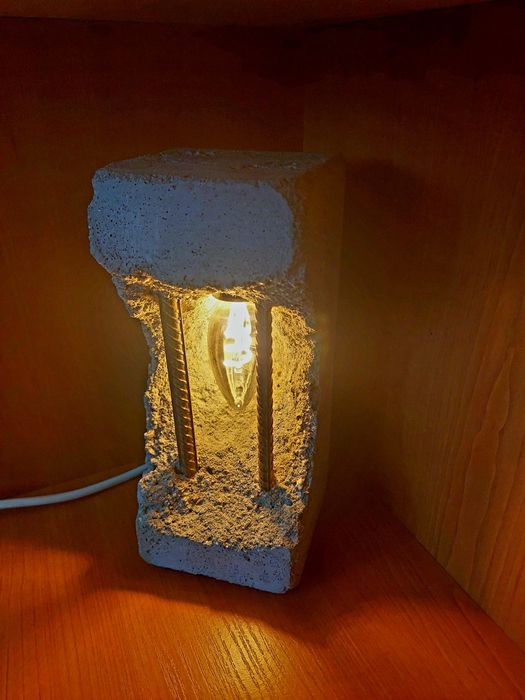 Бетонна арт лампа