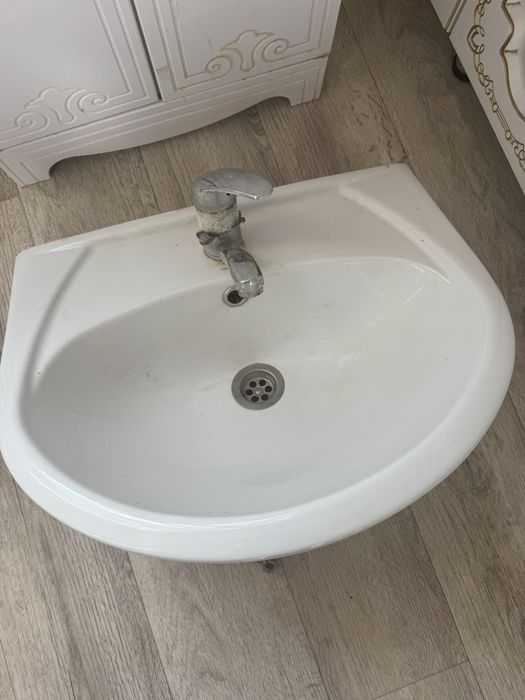 Продам раковину с тюльпаном