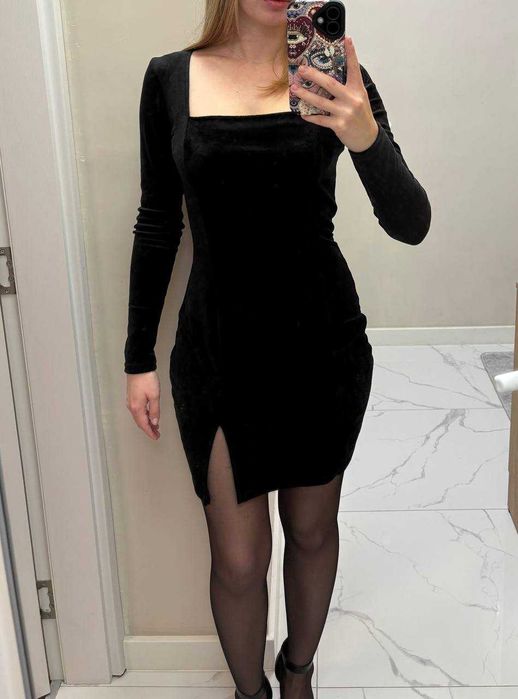Велурена черня рокля S
