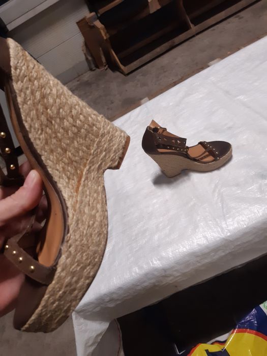 Vând samdale înalte, cu toc, nr 38, nimic rupt