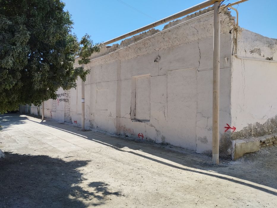 КОГОН,Шахар , Вохрни олдида катта Уй сотилади ,