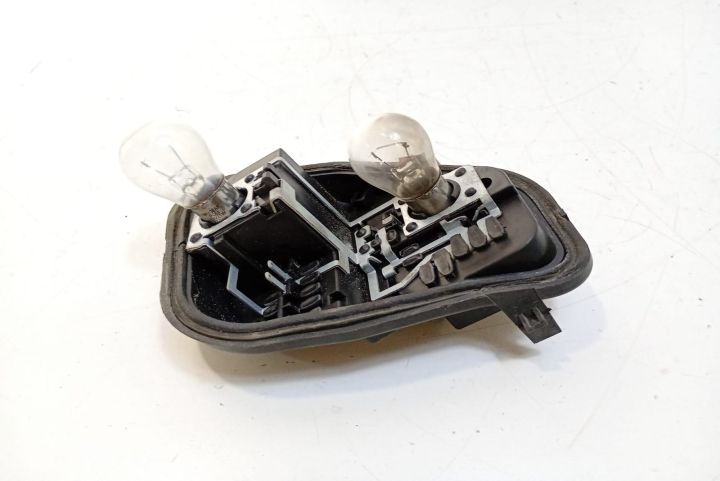 Soclu stop dreapta combi 89036915R Audi A6 4F/C6