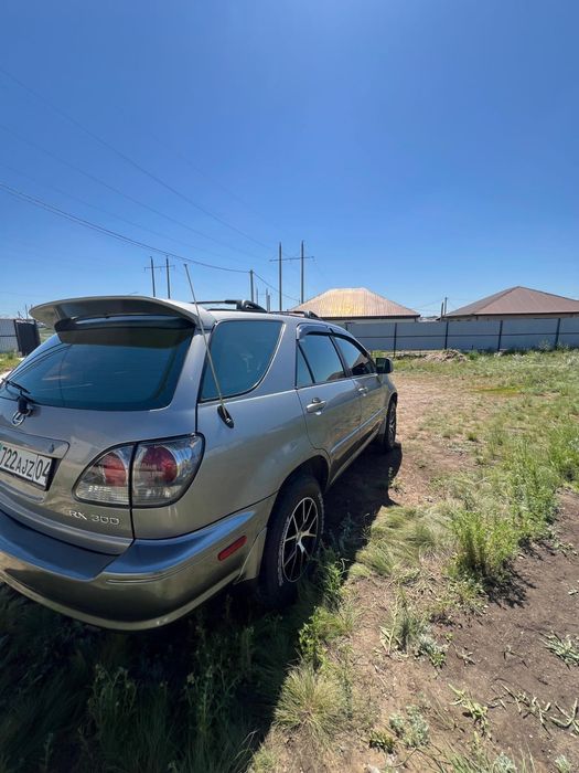 Машина лексус рх 300